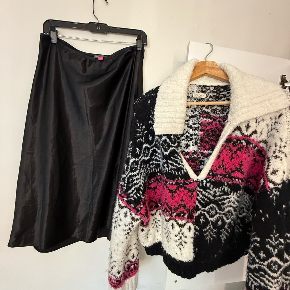 Amazing deal-Sold as set- Vince Camuto Black and Pink V-Neck Sweater